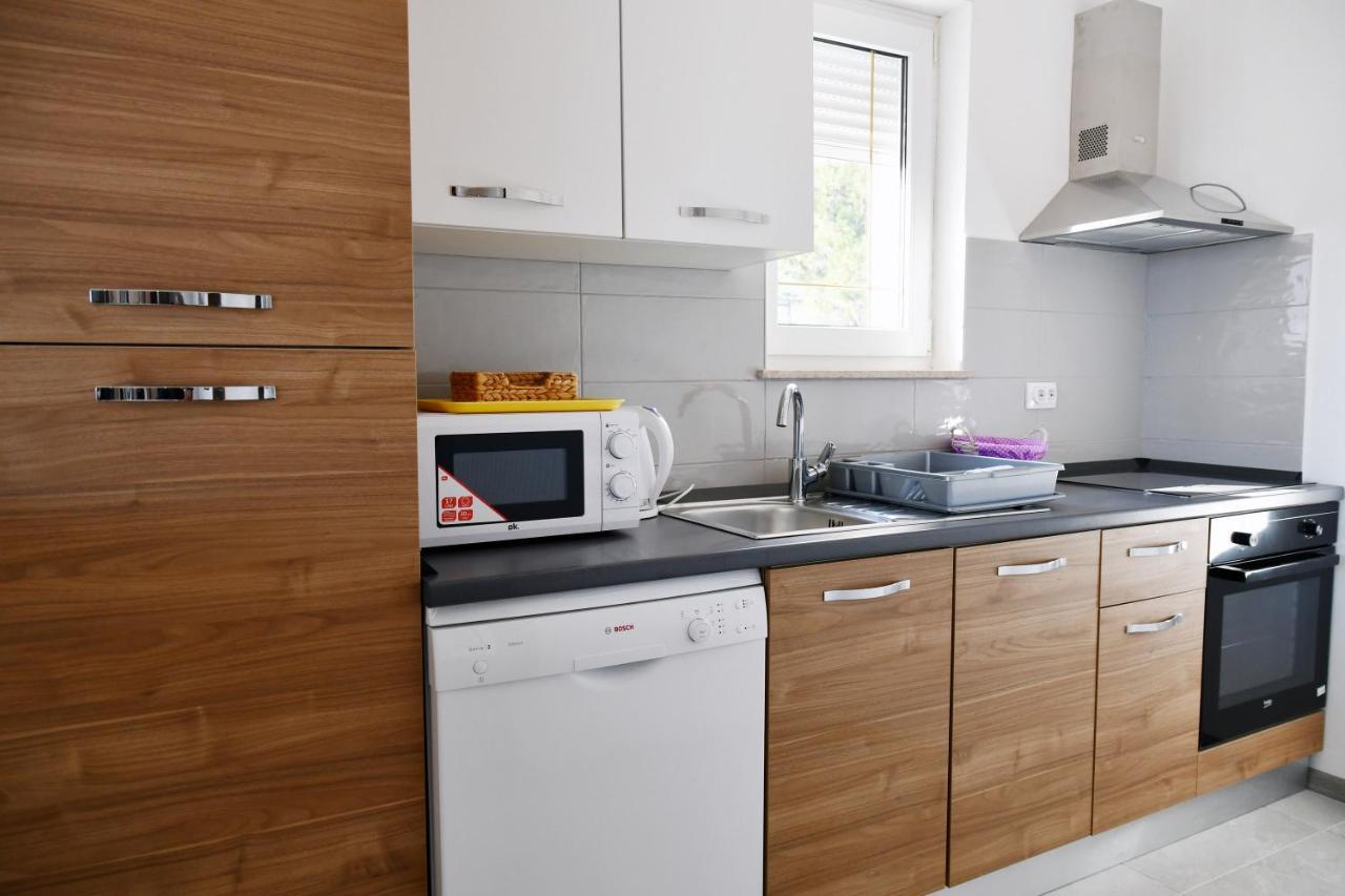 Apartments Novotny Banjol Eksteriør billede
