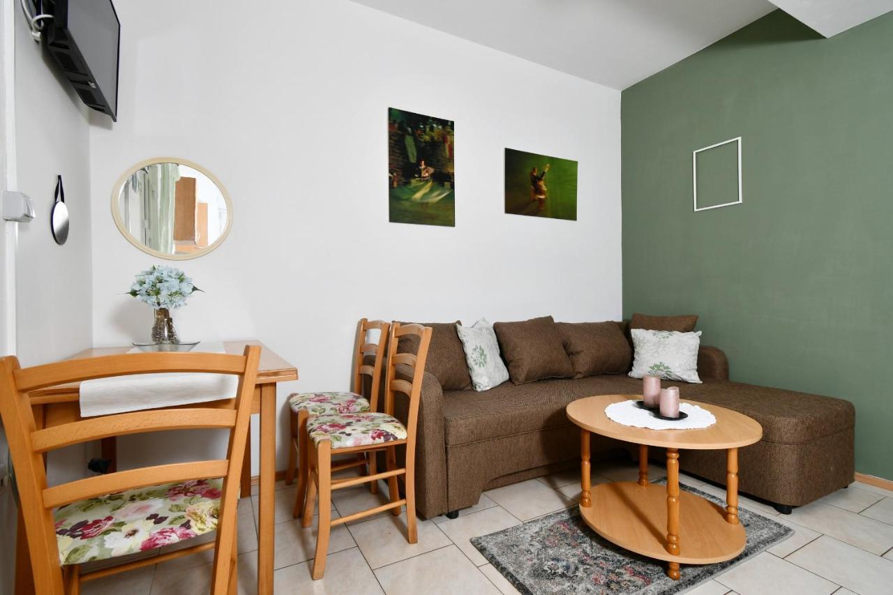 Apartments Novotny Banjol Eksteriør billede