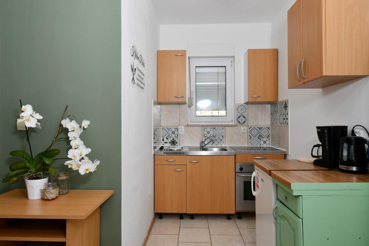 Apartments Novotny Banjol Eksteriør billede