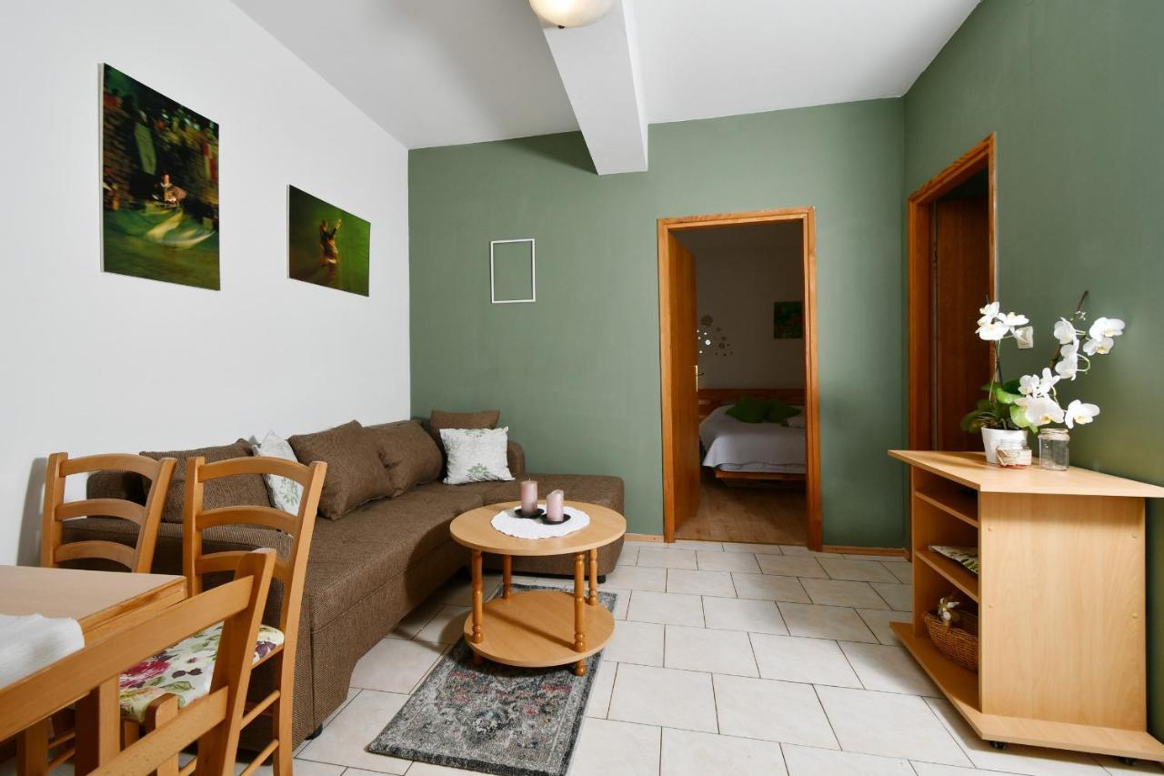 Apartments Novotny Banjol Eksteriør billede